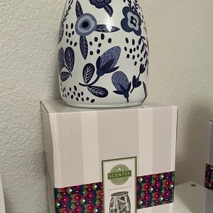 Hope Blooms Scentsy Warmer